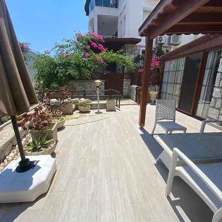 Comfortable House With Private Beach And Garden In Apartment Bodrum